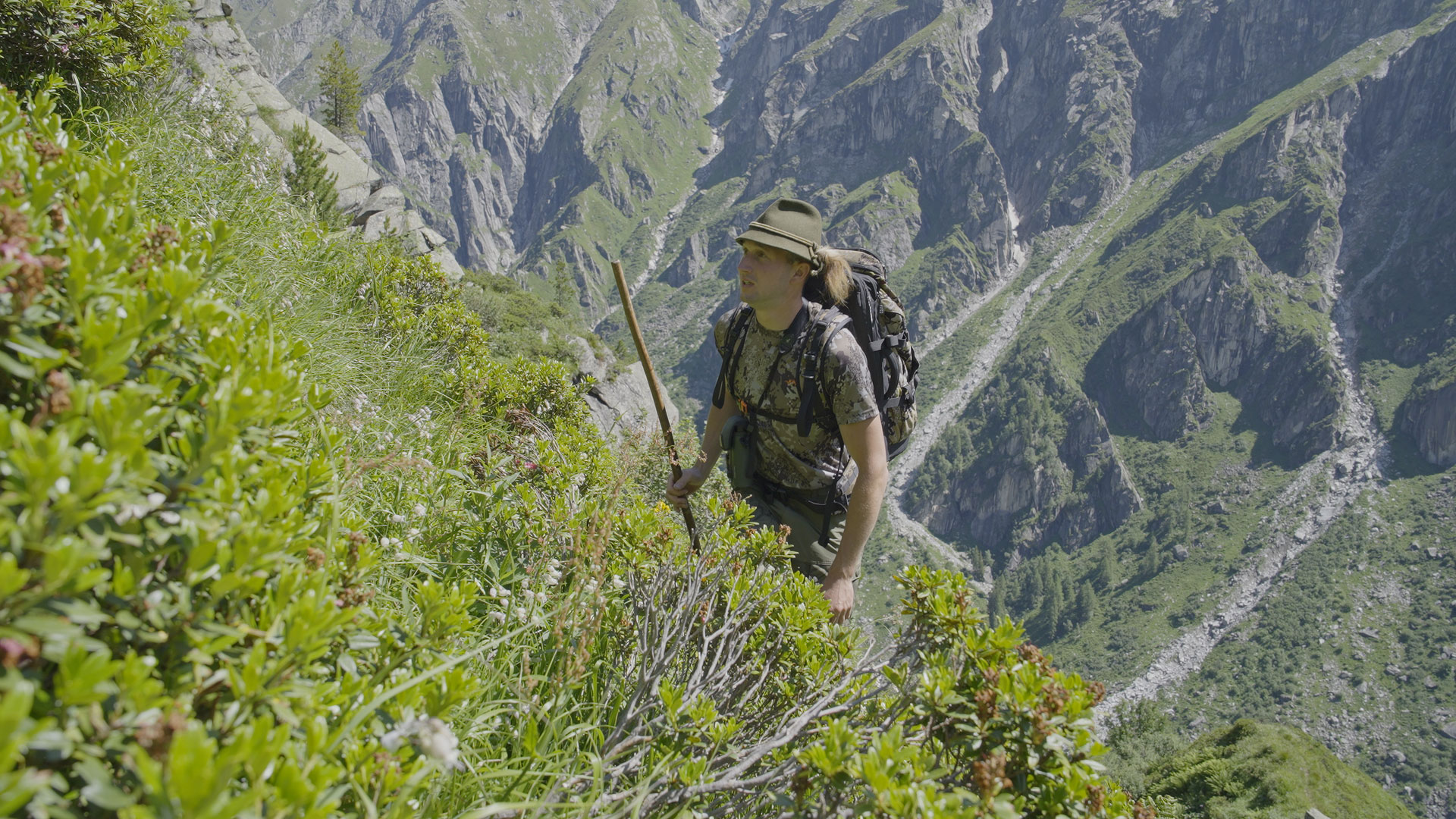 Michael Lagger im Gelaende c Wild Nature Film Mathias Praegant