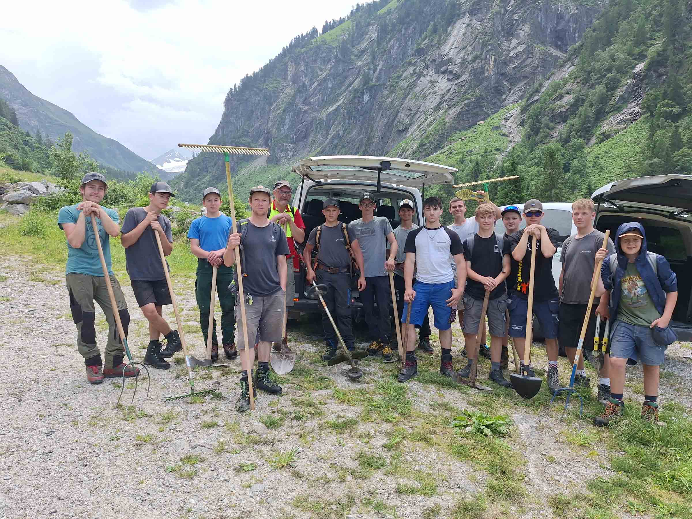 Schueler des Poly Mittersill im Einsatz im Schutzgebiet c NPHT Stefan Lerch