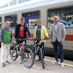 (v.l.n.r.): Peter Rupitsch (Nationalpark Direktor), Hans Keuschnig (Besucherbetreuung Nationalpark Hohe Tauern), Barbara Pucker (Leiterin der Unterabteilung für Nationalpark, Biosphären- und Naturparke) und Reinhard Wallner (Regionalmanager ÖBB Personenve