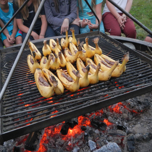 Warten auf Schokobananen vom Grill © Vanessa Egger