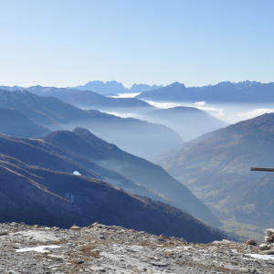 Gipfelkreuz Stanziwurten mit Blick ins Tal_Foto NPHT_Suntinger