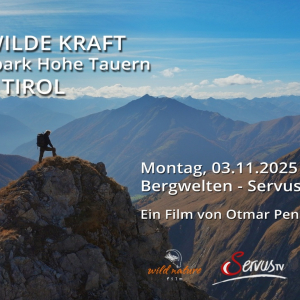 Bergsteiger am Grat mit Gipfelpanorama