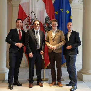 v.l. LR Peter Reichmann, K&auml;rnten, Ratsvorsitzender LR Ren&eacute; Zumtobel, Tirol, LR Maximilian Aigner, Salzburg und Sektionschef J&uuml;rgen Schneider, BMLUK