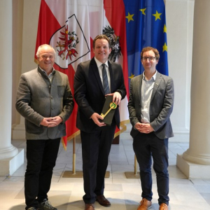 Verabschiedung von Nationalparkdirektor Hermann Stotter (links) in den Ruhestand. c Land Tirol Knabl