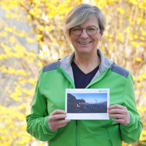 Nationalparkdirektorin Barbara Pucker l&auml;dt mit dem Sommerprogramm 2026 zu unvergesslichen Naturerlebnissen ein.