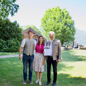 Direktorin-Stellvertreter Johann Keuschnig, Christine Patterer-Burgstaller als Vertretung von LRin Marika Lagger-P&ouml;llinger und LR Peter Reichmann sowie Direktor Alois Lackner nach der feierlichen Besiegelung der Kooperation.