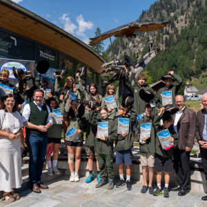&bdquo;Junior Ranger:innen &ndash; Mission erf&uuml;llt!&ldquo; Die frischgebackenen Junior Ranger:innen im Kreise ihrer Gratulant:innen.