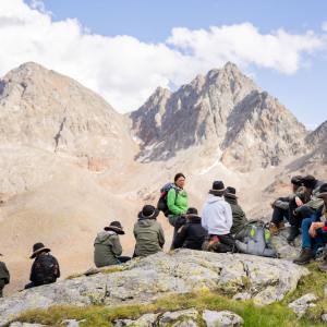 Natur entdecken, Abenteuer erleben und Ranger:innen-Wissen sammeln: 15 Jugendliche tauchten zwei Wochen lang in den Nationalpark Hohe Tauern ein und meisterten gemeinsam spannende Herausforderungen.