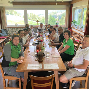 Gemeinsamen Mittagessen mit regionalen Spezialit&auml;ten im Nationalpark-Partnerbetrieb Glocknerblick