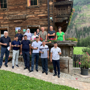 Tadschikische Delegation beim Figerhof. Viele der hier hergestellten Spezialit&auml;ten sind als Nationalpark Hohe Tauern Regionsprodukt zertifiziert. 