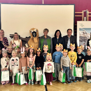Mit der heutigen Unterzeichnung der Kooperationsvereinbarung besiegelten der Pfarrkindergarten der Gemeinde Gro&szlig;kirchheim und der Nationalpark Hohe Tauern ihre Partnerschaft f&uuml;r fr&uuml;he Naturbildung.